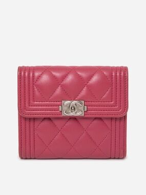 Pre-Owned Chanel Pink Lambskin Quilted Compact Boy Wallet